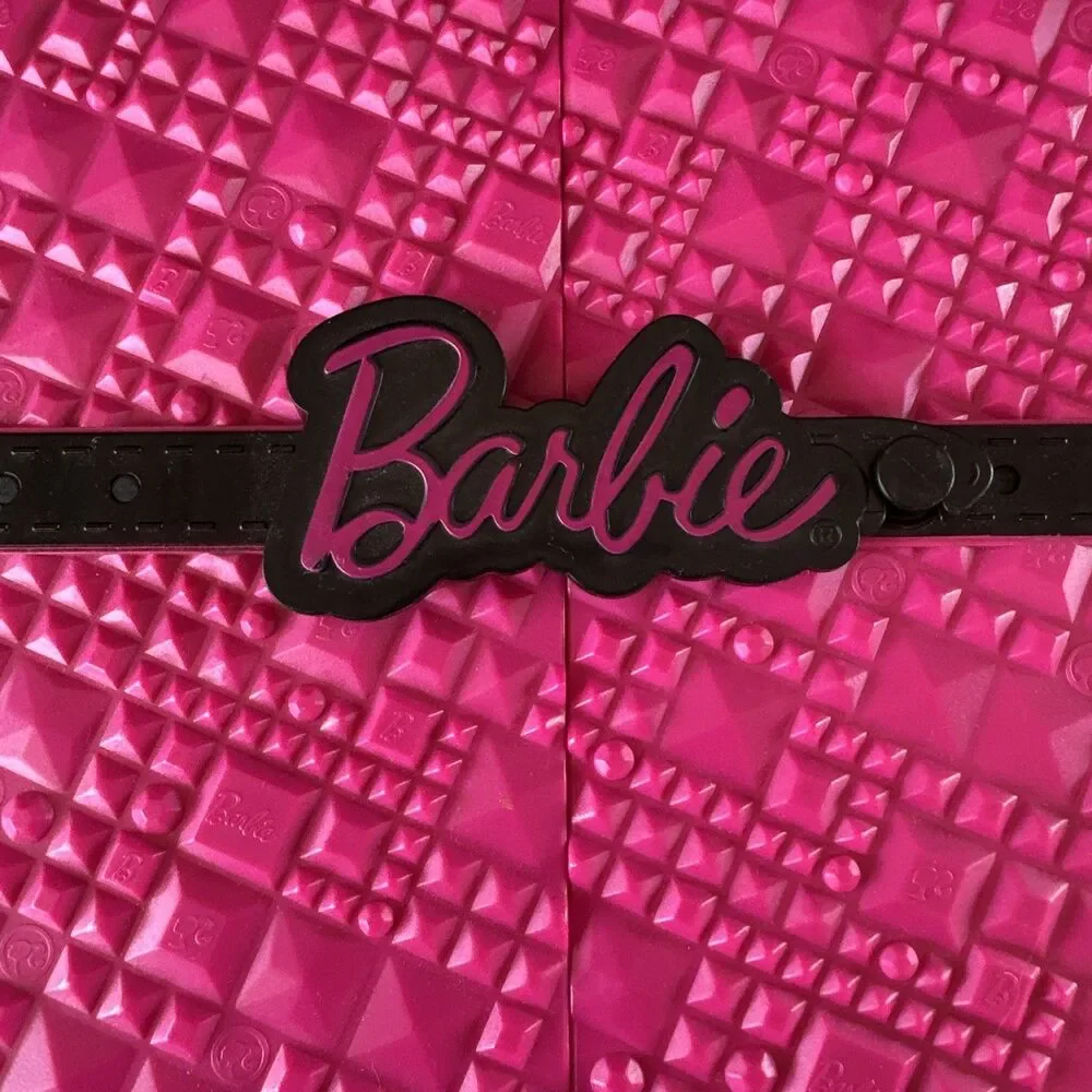 Mattel Barbie Fashionista Ultimate Wardrobe Carrying Closet Case 2011 Pink X5357